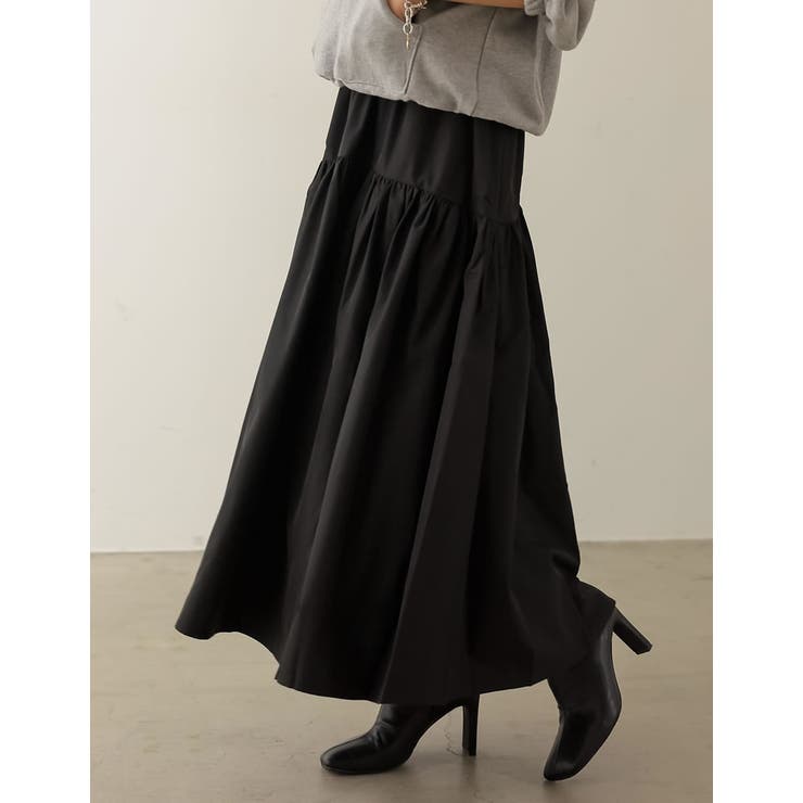 たっぷりとしたタフタ生地でモードな着こなしに ギャザー切り替え