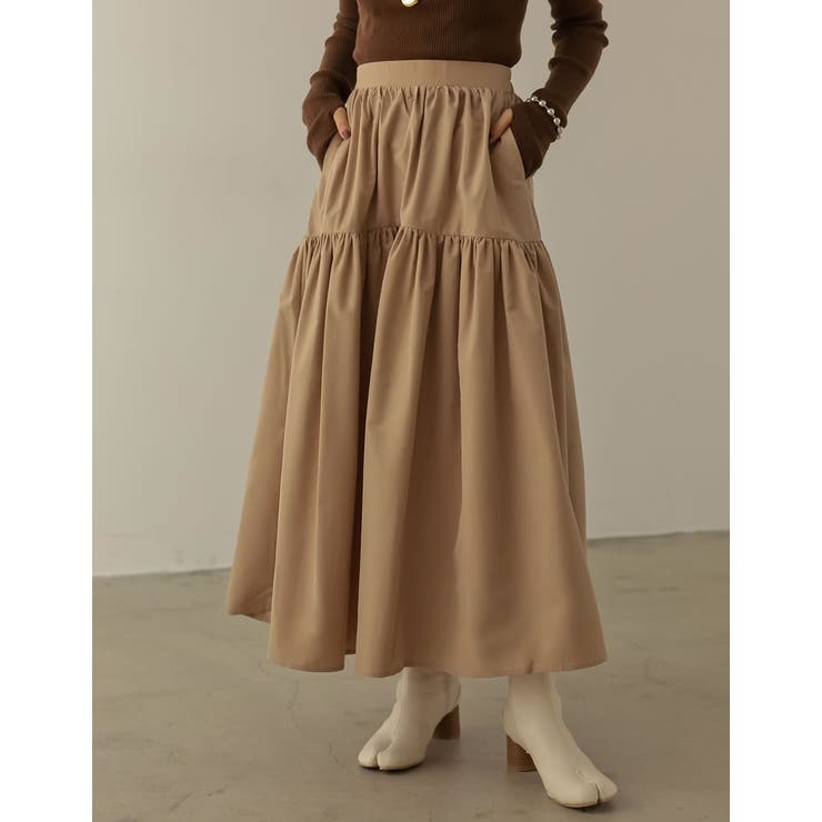 たっぷりとしたタフタ生地でモードな着こなしに ギャザー切り替え