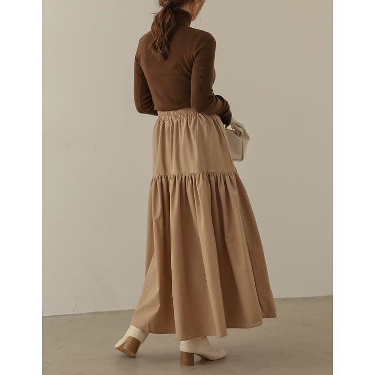 たっぷりとしたタフタ生地でモードな着こなしに ギャザー切り替え