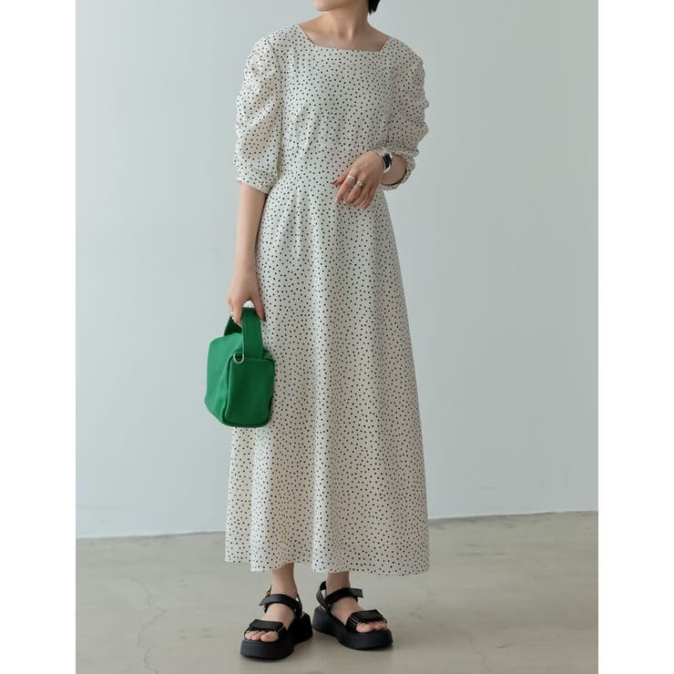 ホワイト(002) | 1枚でコーデが完成する美シルエットワンピース ドット柄ギャザースリーブワンピース | Re:EDIT