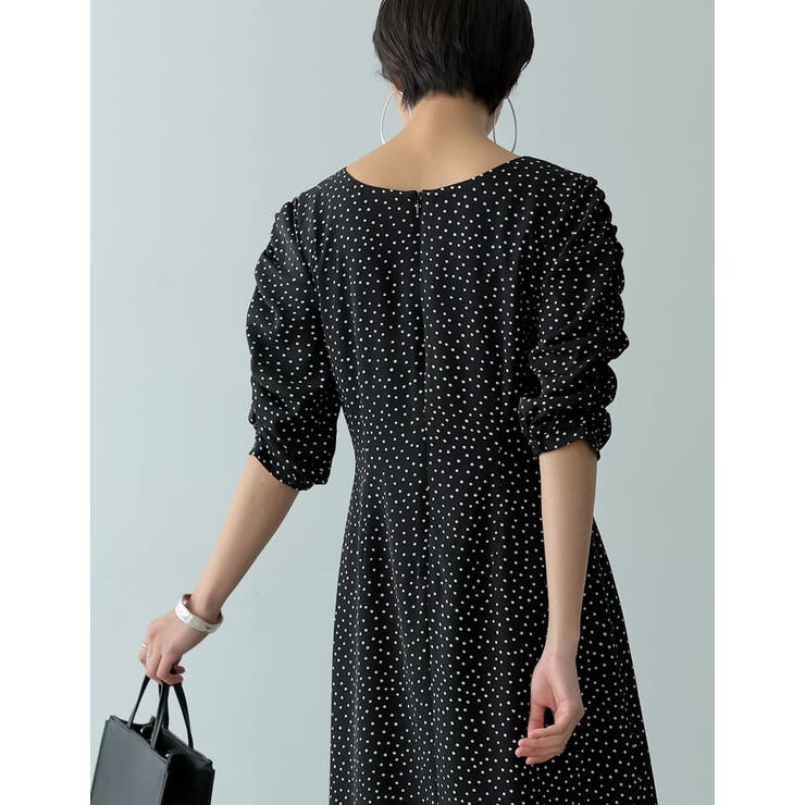 1枚でコーデが完成する美シルエットワンピース ドット柄ギャザースリーブワンピース | Re:EDIT | 詳細画像13 