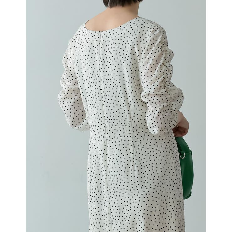 1枚でコーデが完成する美シルエットワンピース ドット柄ギャザースリーブワンピース | Re:EDIT | 詳細画像15 