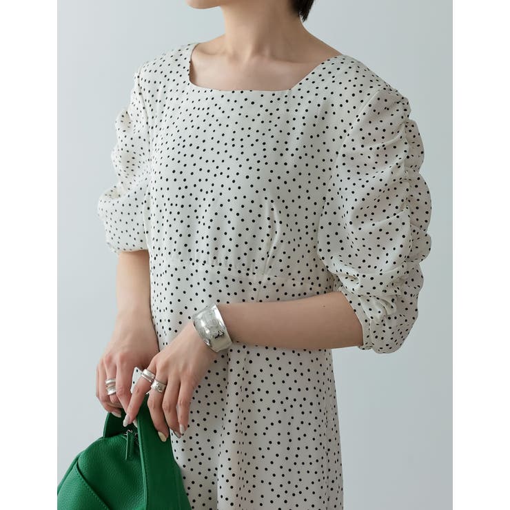 1枚でコーデが完成する美シルエットワンピース ドット柄ギャザースリーブワンピース | Re:EDIT | 詳細画像17 