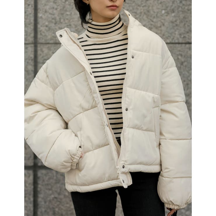 軽くて首元まであたたかい中綿ダウン マイクロタフタフード付き