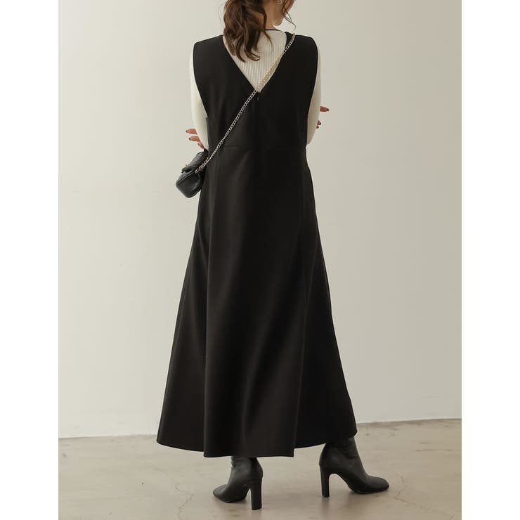 自然とこなれる洗練されたデザインが魅力 微起毛カルゼVネック