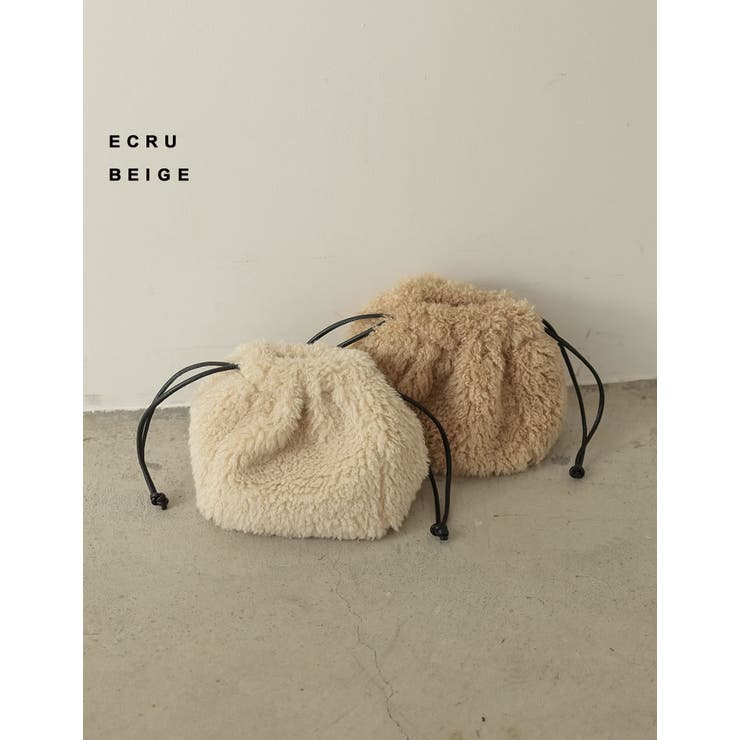 スタイリングのアクセントにもぴったり プードルファー巾着バッグ