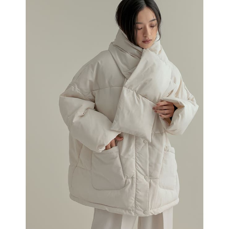 アイボリー(003) | マイクロタフタマフラー付きノーカラー中綿フェイクダウンジャケット | Re:EDIT