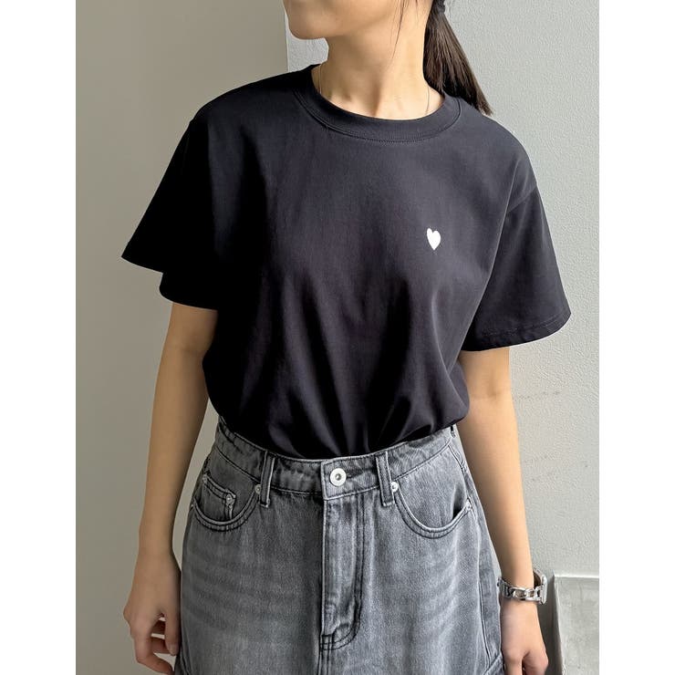 【SALE】【Rinascimento】ハートワンポイントTシャツ▼☆ITRIN124701 ハートワンポイント刺繍Tシャツ[品番：GS000022125]｜Re:EDIT