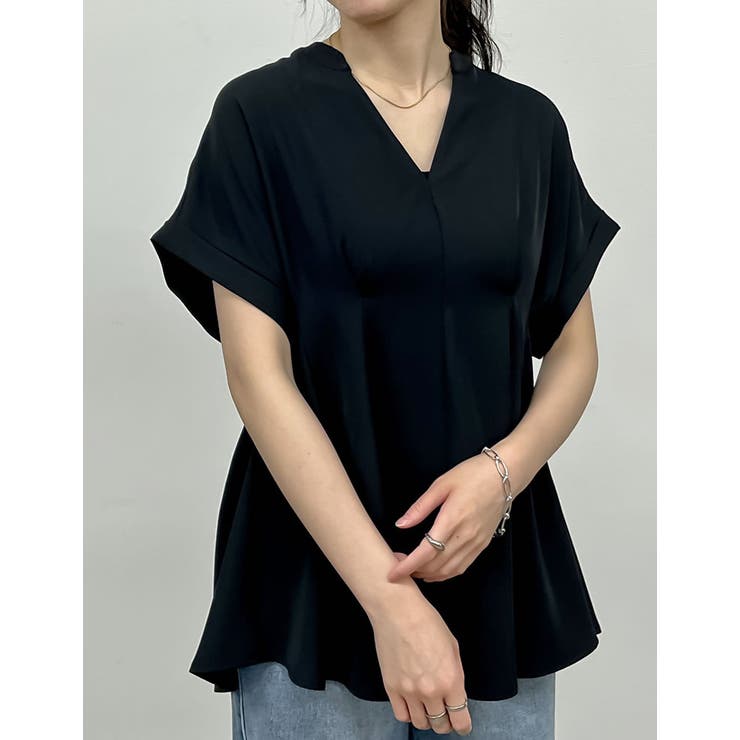 ブラック(001) | タックフレアーキーネックブラウス | Re:EDIT