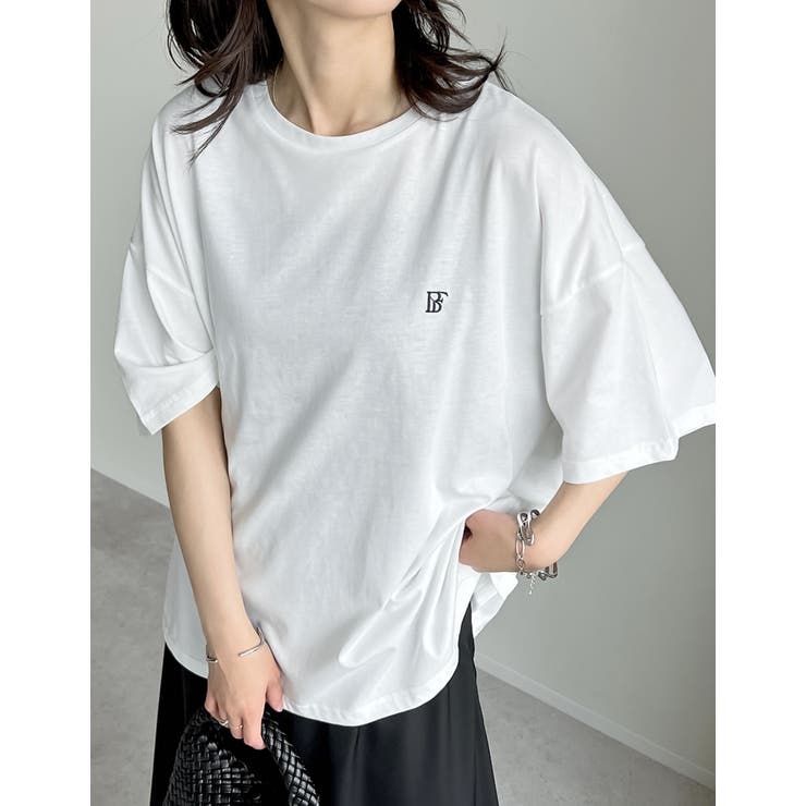 ホワイト(002) | ワンポイント刺繍オーバーサイズTシャツ | Re:EDIT