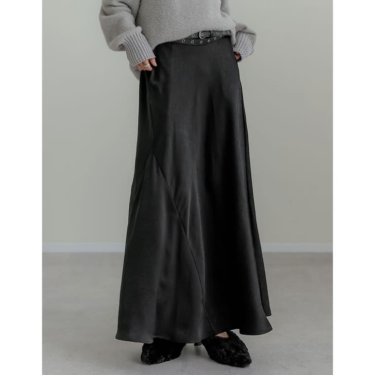 ブラック(501) | シワ加工サテン切り替えナロースカート | Re:EDIT