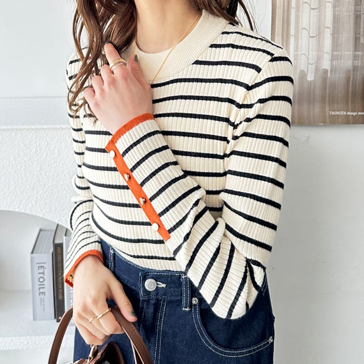 白系ボーダー | 袖口ボタン配色ハイネックリブニット | GeeRA