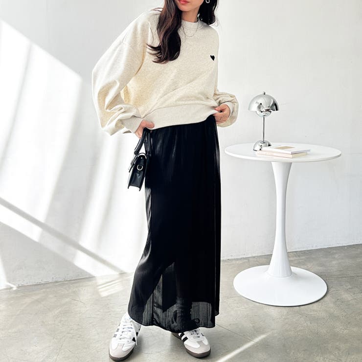 光沢感と揺れが美しい、簡単に着こなしスタイル。シャイニー