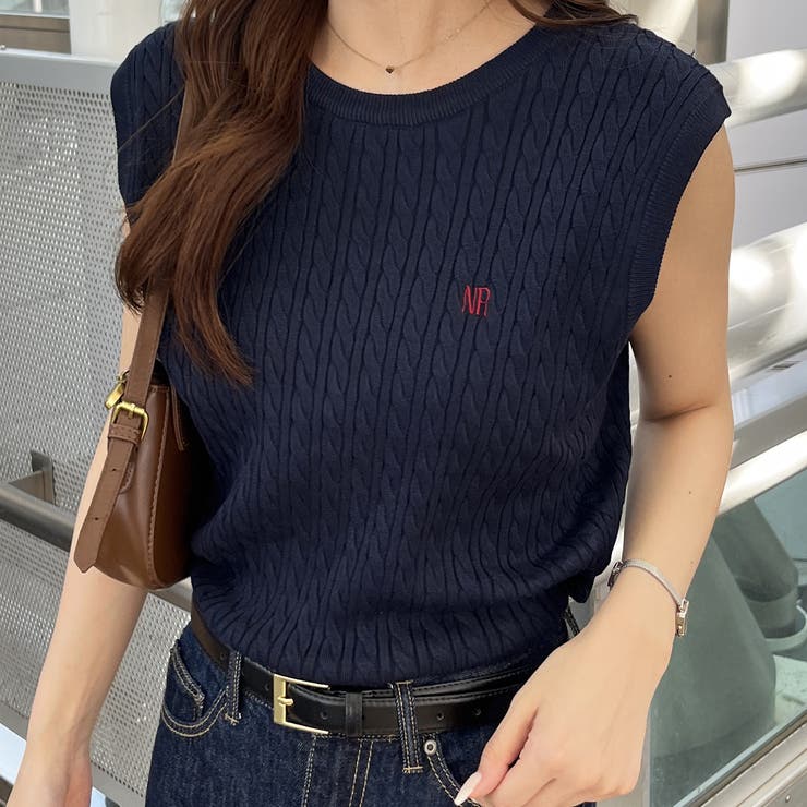 ネイビー | 【nelliy.】ケーブル編みワンポイント刺しゅうノースリーブニット | GeeRA