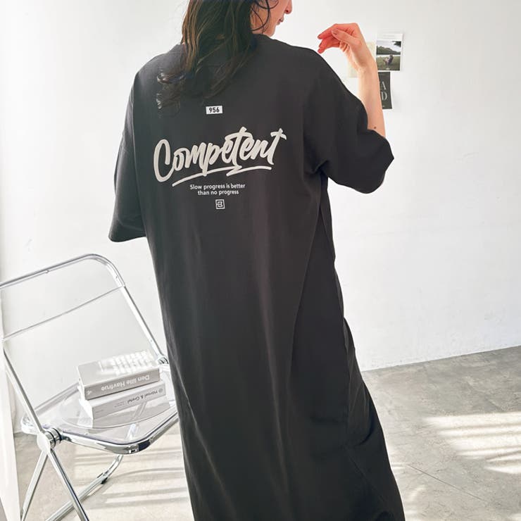 チャコール×バックプリント | アソートロゴプリント半袖Ｔシャツワンピース | GeeRA