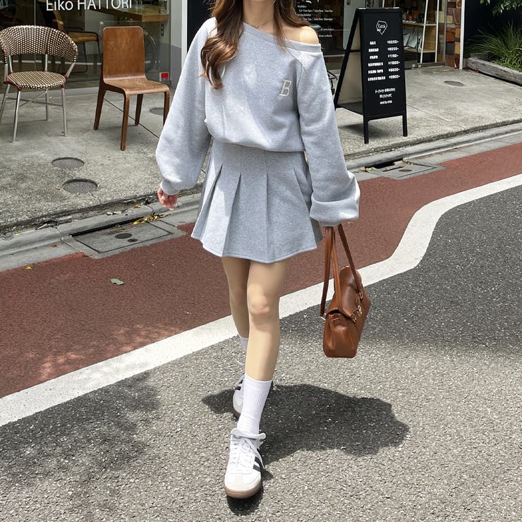 ロゴ刺しゅう裏起毛オフショルスウェット＋プリーツスカート