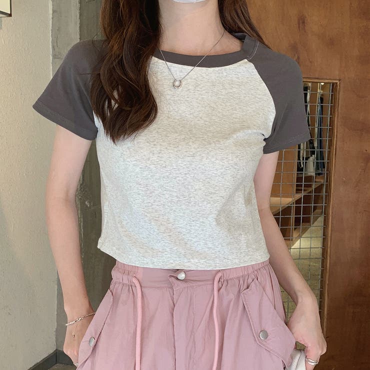 グレー