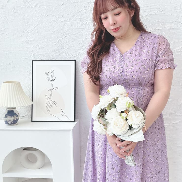 Vネック小花柄ワンピース