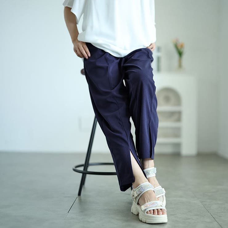 センタースリットテーパードパンツ