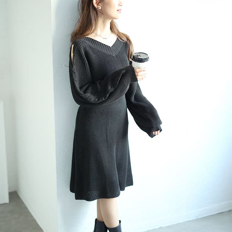 ショルダーカットニットワンピース