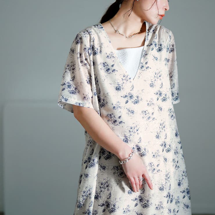 花柄シフォンジャガード深Vネックワンピース
