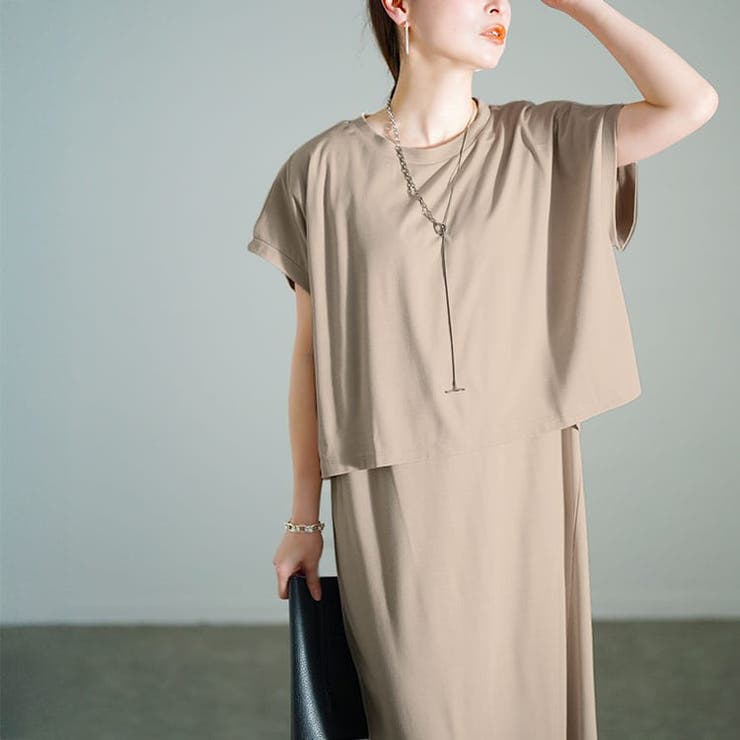 ショート丈Tシャツ＆Vネックジャンパースカートセット