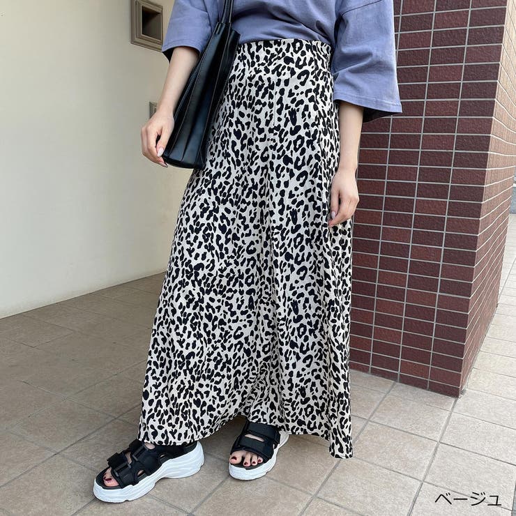 ベージュ