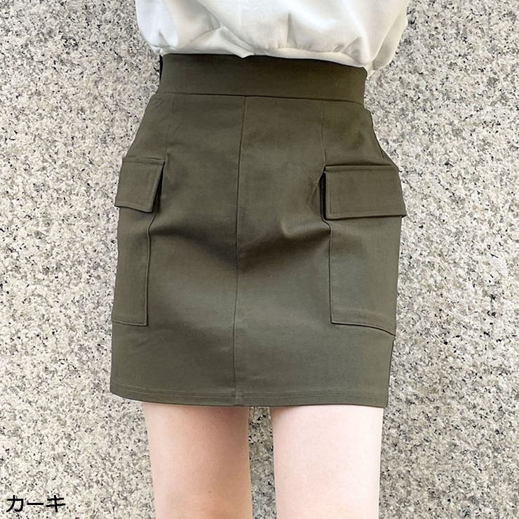 カーキ