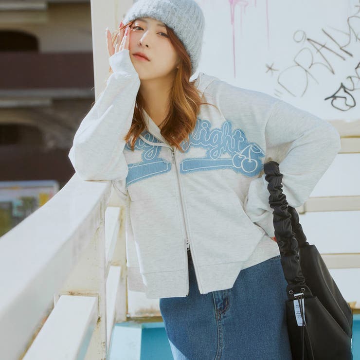 aeae クロップドパーカー M ホワイト ブルー　zip up aeae クロップドパーカー M ホワイト ブルー zip up - メルカリ