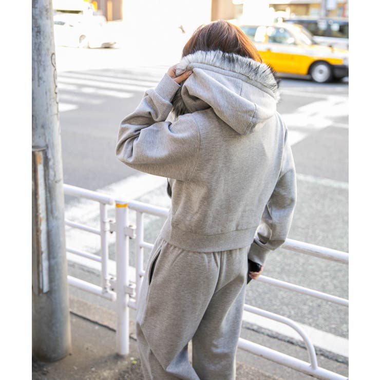 ファー付×ストーンロゴ》冬映え ストリート 裏起毛ショート丈ZIP