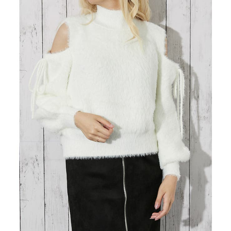 オフホワイト | 《肩あき×フェザーニット》レディース 長袖トップス ふわもこ フェミニン 秋冬 | GORGE 