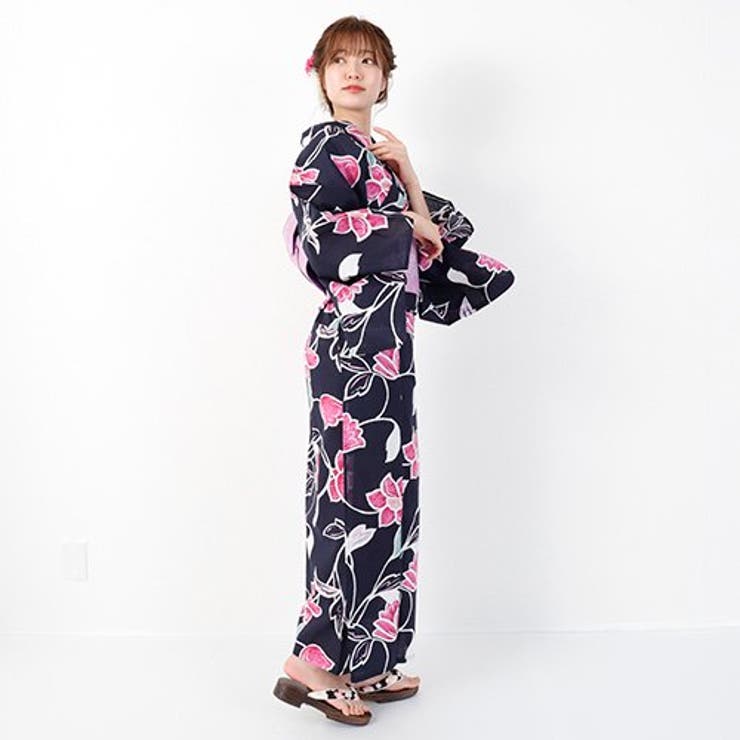 浴衣生地と花の淡い色がアクセントになっている浴衣3点セット(YUKATA