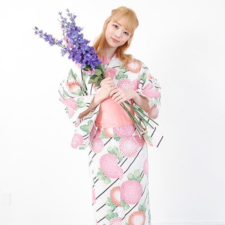 花柄にストライプのシンプルなデザインが年齢問わず着られる浴衣