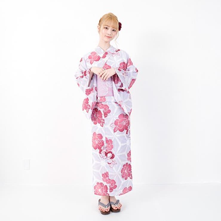 全体的にふんわりとした色味が女性らしい花柄の浴衣3点セット(YUKATA