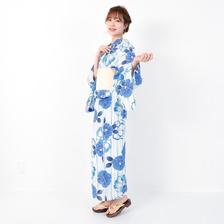 青い花柄がパッと華やかさと存在感を演出してくれる浴衣3点