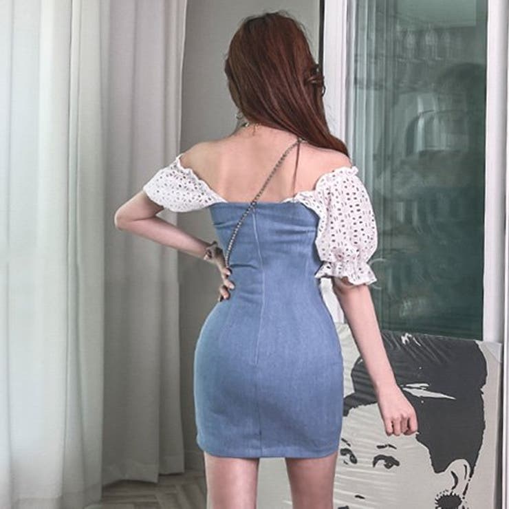 大胆に開いた胸元がセクシーさを惹き立てるワンピース[品番