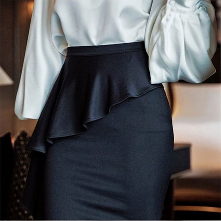 ドレープをきかせたデザインが大人の余裕を感じさせるセットアップ | GRAXIA | 詳細画像10 