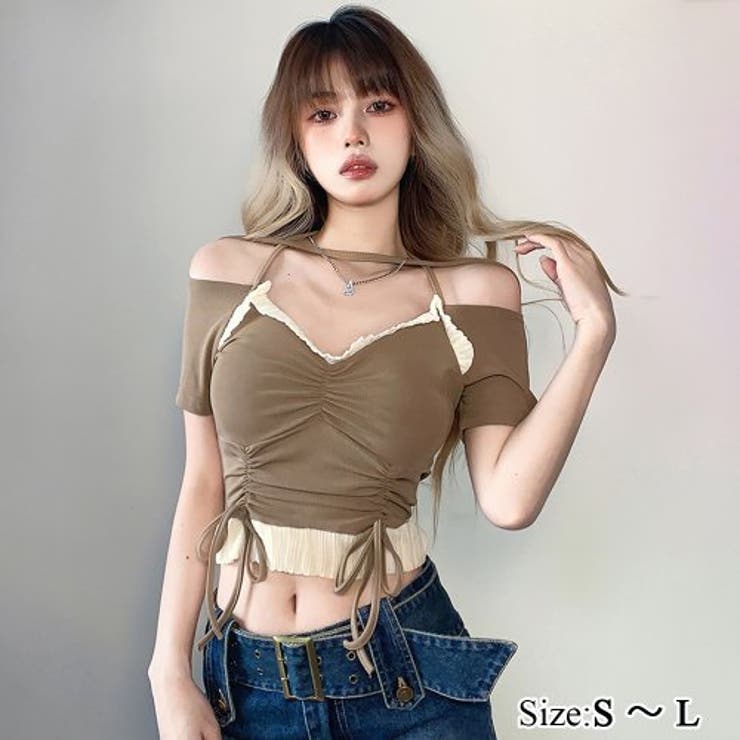 フロントにシャーリングを効かせ個性的に仕立てたオフショルニット(TOPS) | GRAXIA | 詳細画像1 