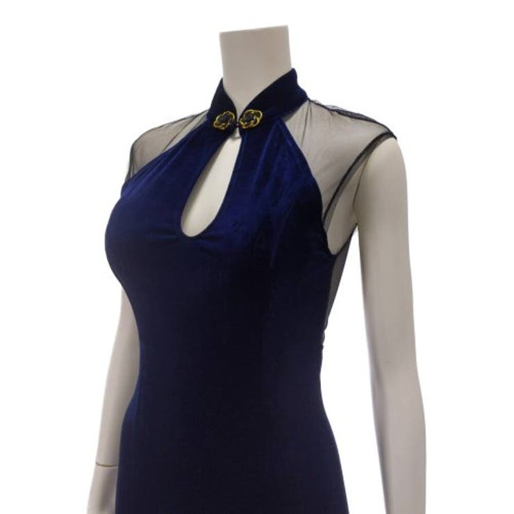 クラシカルデザインと大胆な背中見せで大人な雰囲気を漂わせるチャイナ風ロングドレス… | GRAXIA | 詳細画像14 