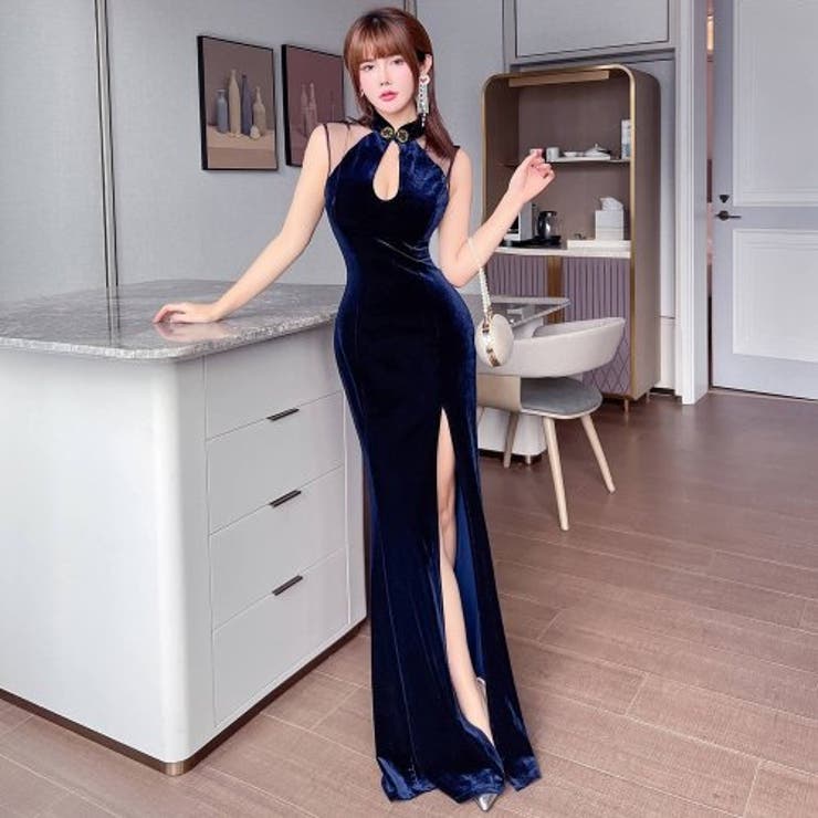 NEW LONG DRESS❤️ 超美脚♡ロングドレス 深いスリットで美脚に見せる ロングドレスに新作登場♡ ————————— dress  花柄クロス刺繍ロングドレス 4478YNdzw price ￥9,980+tax model @kanaxxy_0421 —————————  写真タップor公式サイトで アイテムをCHECK✨ #ジュエルズ 