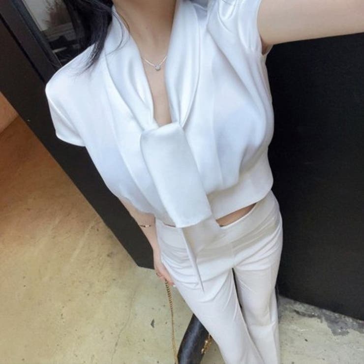 サテンの光沢感がクールなショート丈ボウタイトップス(TOPS) | GRAXIA | 詳細画像10 