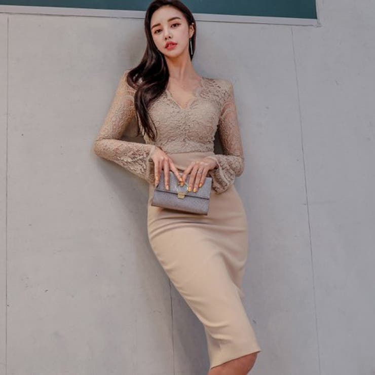 デコルテラインの美しさを強調するVネックのレースコンビワンピース(キャバドレス … | GRAXIA | 詳細画像3 