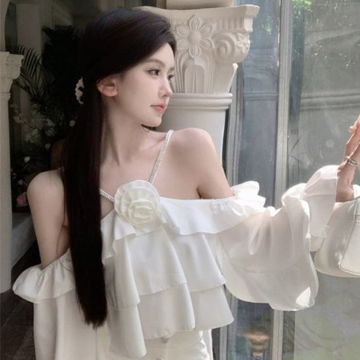 たっぷりフリルをあしらったブローチ付きオフショルトップス(TOPS) | GRAXIA | 詳細画像11 