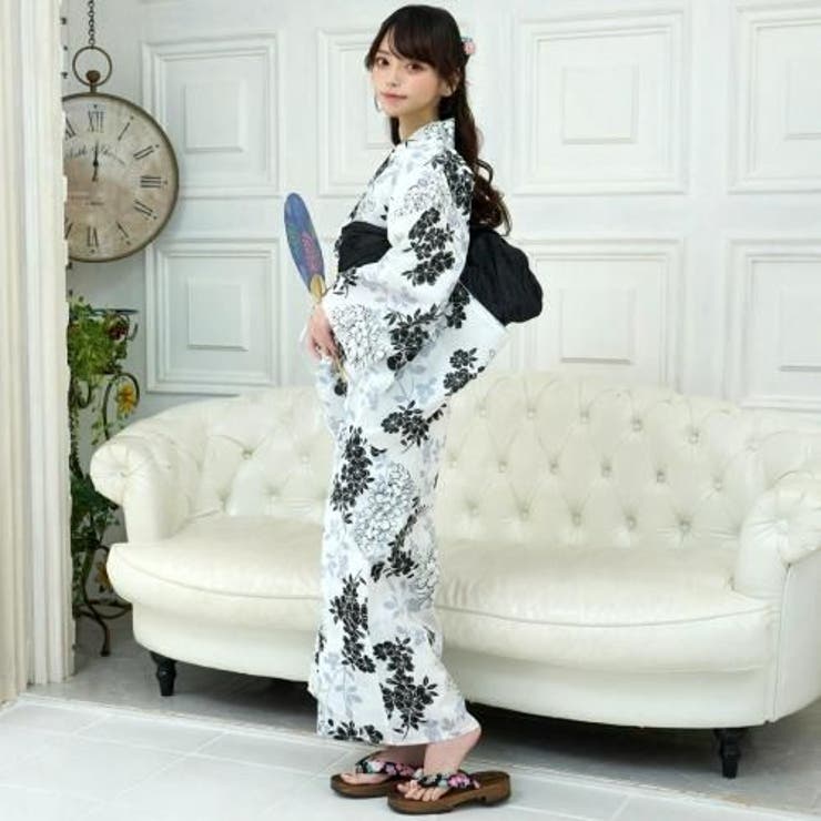 白地に黒の梅の花が優雅に配置されたモノクローム浴衣3点セット(YUKATA) | GRAXIA | 詳細画像3 