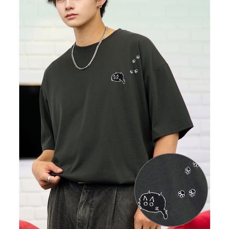 ブラック系-足跡ネコ | 【刺繍】黒猫 ワンポイント Tシャツ半袖 グラフィック クロネコ 足跡 ハート | GROOVY STORE