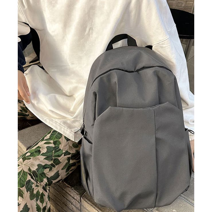 グレー | 軽量バックパック 大容量 A4 PC収納 多ポケット リュックサック | GROOVY STORE