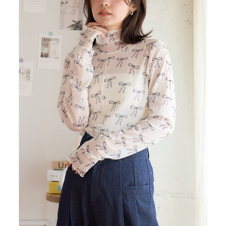 リボン柄ハイネックシアートップス トレンドの リボン柄