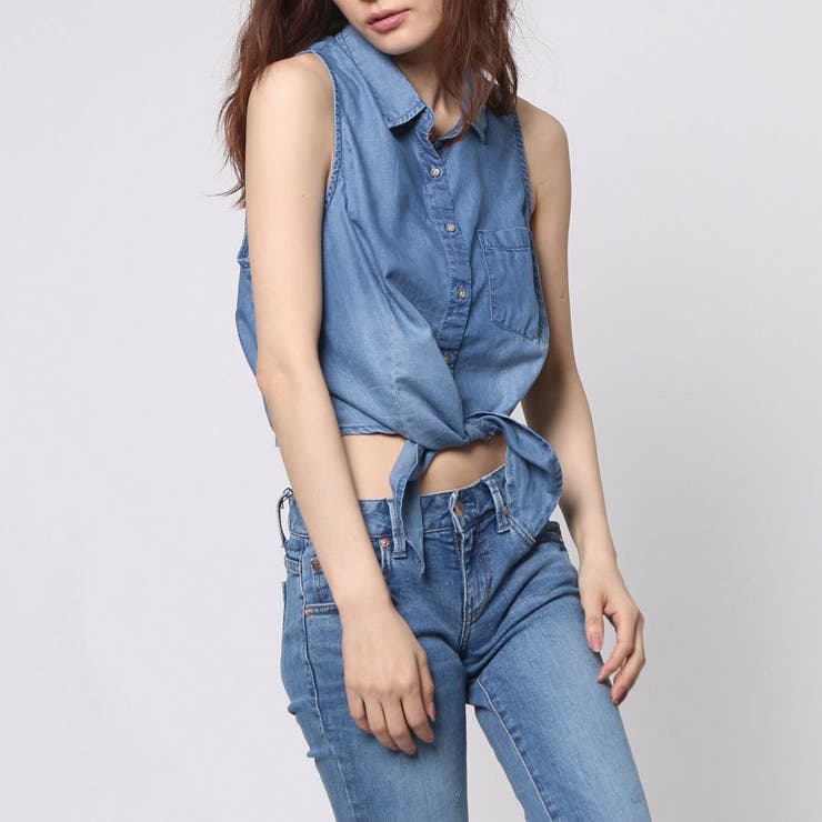 GUESS - GUESSゲス　タイフロントのノースリーブシャンブレーシャツ　Mサイズ GUESS] MARILYN TIE-FRONT SHIRT[品番：GUEW0001178]｜GUESS