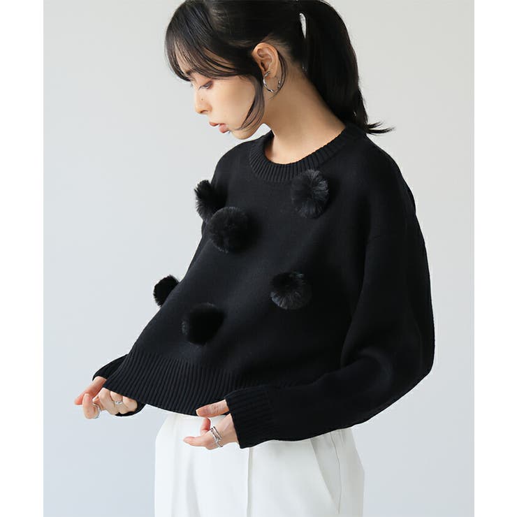 (税込) ふわふわとしたファーを飾り付け。ファーポンポン付きニット トップス