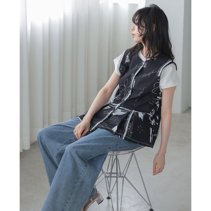 日常にアートを感じる。英字プリントベスト ベスト ジレ | HAPPY急便 by VERITA.JP | 詳細画像19 